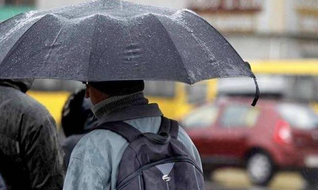 Дощ та сильний вітер: у Запоріжжі треба бути дуже обережними фото