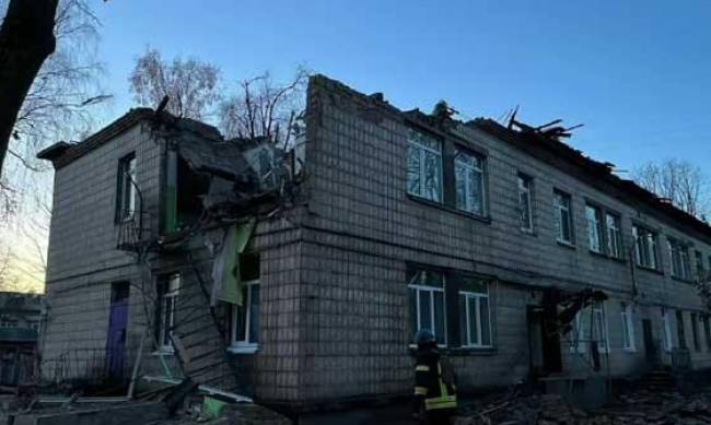 Найбільша атака БПЛА по Києву: постраждали 5 людей, уламки впали у чотирьох районах фото