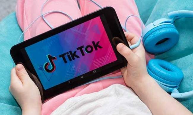 Секс-виховання. Як в TikTok зявляється еротичний контент та чи можуть його обмежити батьки фото
