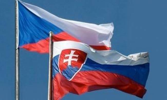 Чехія і Словаччина хочуть продовжити дозвіл на продаж продуктів із російської нафти фото