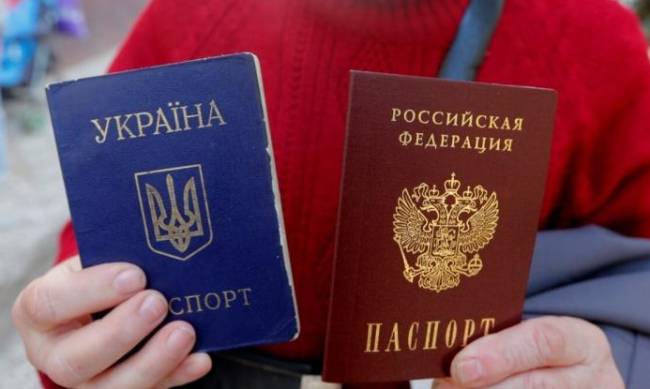 Потрібно поставити крапку у питанні отримання російського паспорту. Адже питання залишились фото