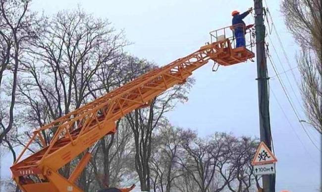 У Запорізькій області через негоду знеструмленими залишаються понад 7 тисяч споживачів фото