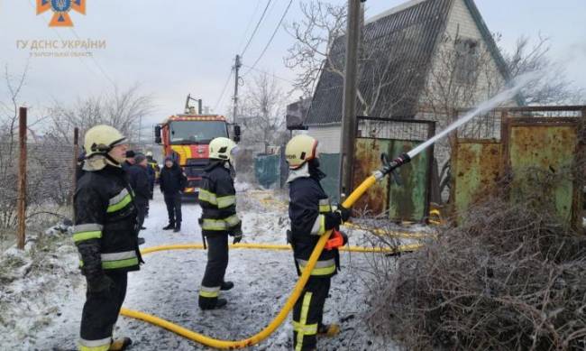 У Запоріжжі під час пожежі в будинку врятували чоловіка фото