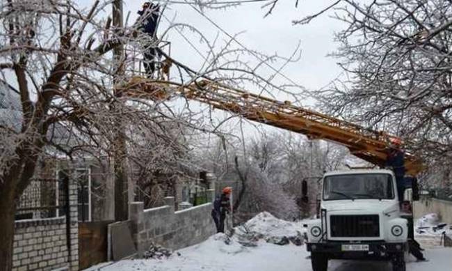 У Запорізькій області енергетики завершили роботи з ліквідації наслідків негоди фото