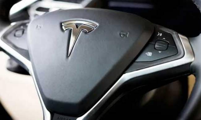 Tesla за два тижні 2024 року втратила майже $100 млрд капіталізації фото