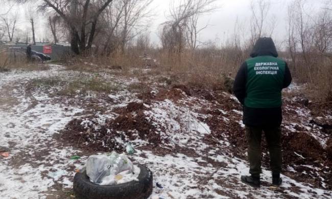 В одному з районів Запоріжжя виявили несанкціоноване звалище комунальних і побутових відходів фото