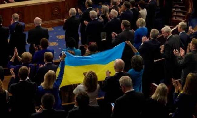 Промінь надії з США: що насправді означає підтримка Сенатом фінансування для України фото