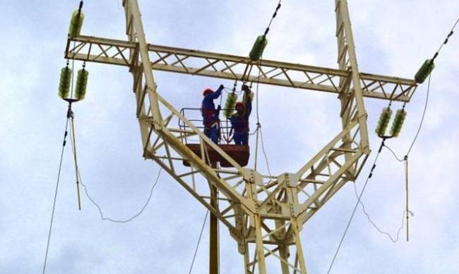 У Запорізькій області енергетики повернули світло понад тисячі споживачів фото