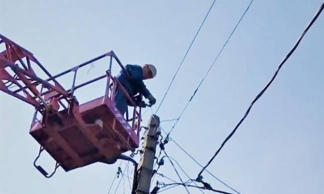 Енергетики відновили енергопостачання у восьми прифронтових населених пунктах Запорізької області фото