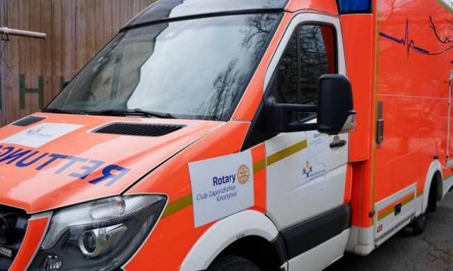 Для порятунку людей: у Запоріжжі ротарійці передали лікарні автомобіль швидкої допомоги, який приїхав з Німеччини фото