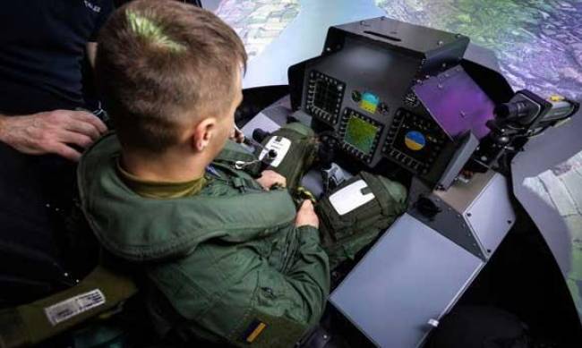 Британія показала фото випуску перших пілотів ЗСУ, які навчалися на F-16 фото