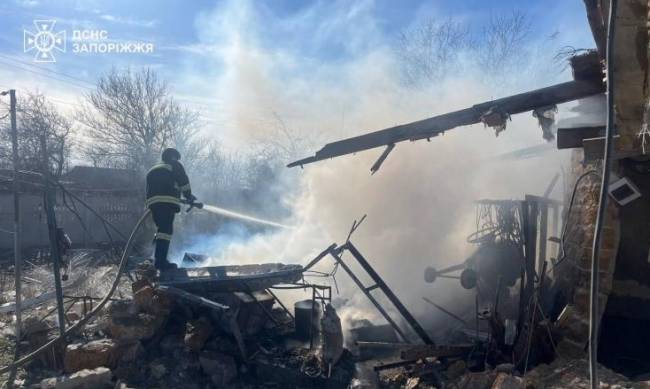 У Гуляйполі через ворожі обстріли сталася пожежа фото