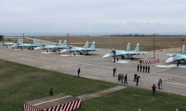 В Севастополе неизвестные диверсанты проникли на военный аэродром и установили бомбы на самолеты  фото