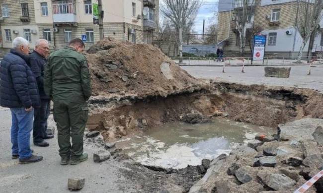 Перетворюють Бердянськ на зливну яму фото