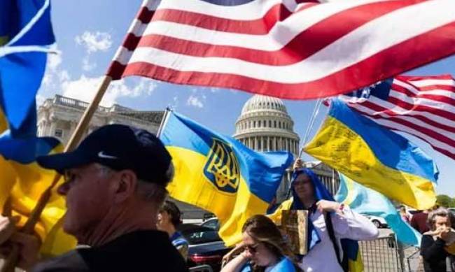 США розблокували гроші та зброю для України. Як це сталося і що далі фото