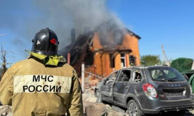Мгновенная карма: во время бомбардировки Харьковщины российская бомба свалилась на дом в Белгороде фото