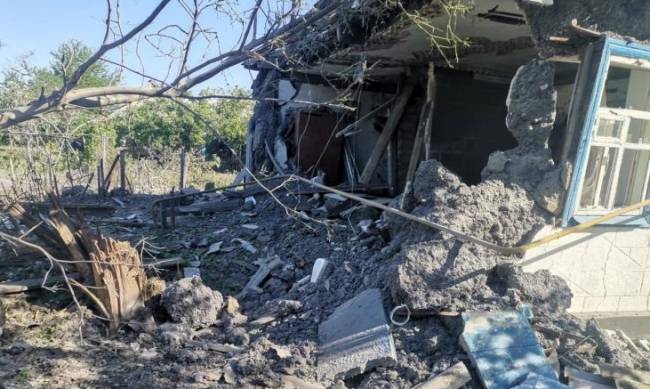 Під час ворожого авіаційного удару по Запорізькому району поранено чоловіка  фото