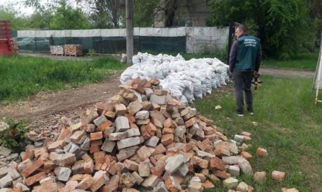 У Запоріжжі під час демонтажу паркана знищили 10 дерев фото