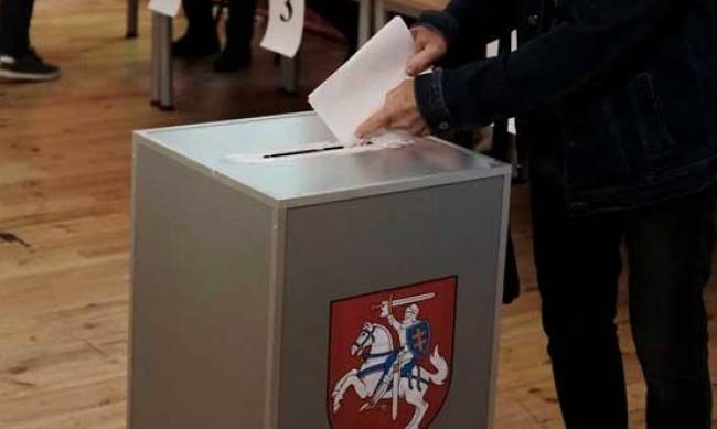 У Литві почався другий тур виборів президента. Обирають між Науседою і Шимоніте фото