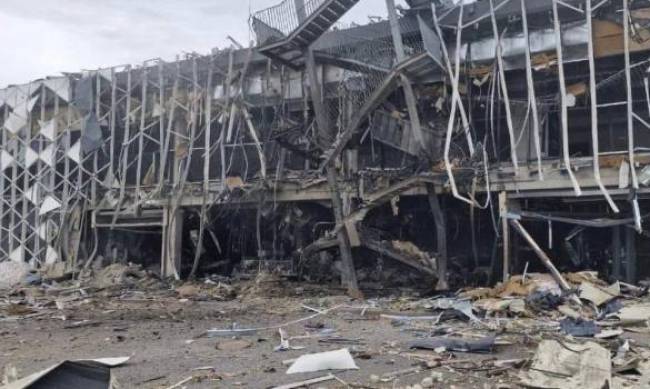 Вдарили по аеропорту: окупанти зруйнували повітряні ворота Запоріжжя фото