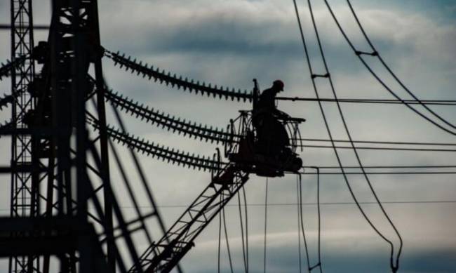 Енергетики повернули світло понад пяти тисячам споживачів, які знеструмлювалися вихідними у Запорізькій області фото