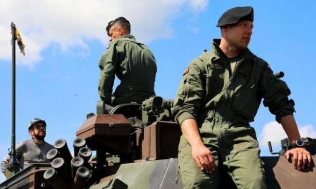 Польща і країни Балтії готові ввести війська в Україну - Spiegel фото