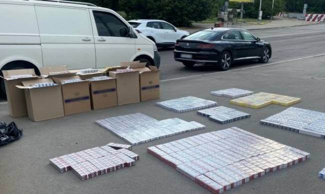 У Запоріжжі поліцейські вилучили безакцизні тютюнові вироби на суму понад 300 000 гривень фото