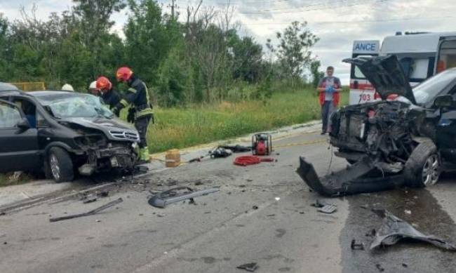 Надзвичайники деблокували тіло водія: жахлива автопригода сталася на Запоріжжі фото