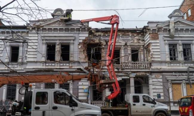 Ворог вдарив по Харкову КАБами, руйнувань зазнав дитячий табір фото