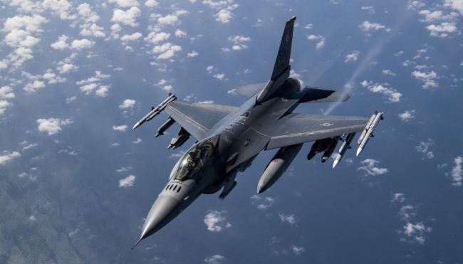У Данії завершилась  підготовка перших 50 українських фахівців, які обслуговуватимуть винищувачі F-16 фото