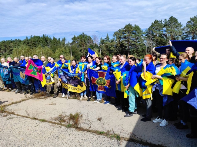 Сьогодні вдалося повернути з російського полону 49 українців, серед яких були захисники Азовсталі.  фото